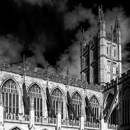 2 Bedroom Apartment In Bath City Centre With Garden & Free Parking Экстерьер фото