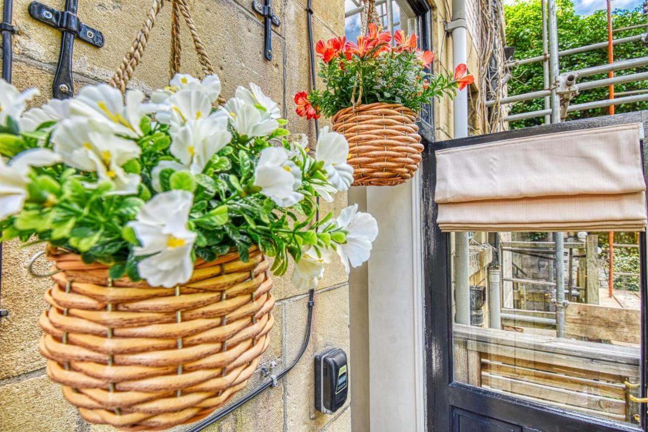 2 Bedroom Apartment In Bath City Centre With Garden & Free Parking Экстерьер фото