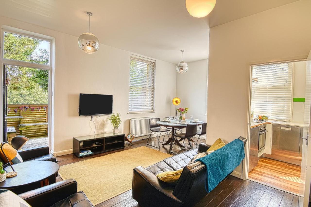 2 Bedroom Apartment In Bath City Centre With Garden & Free Parking Экстерьер фото