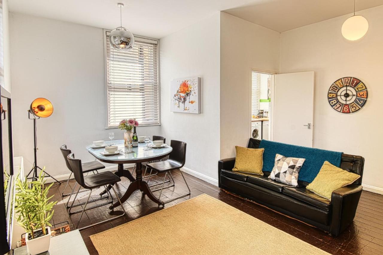 2 Bedroom Apartment In Bath City Centre With Garden & Free Parking Экстерьер фото