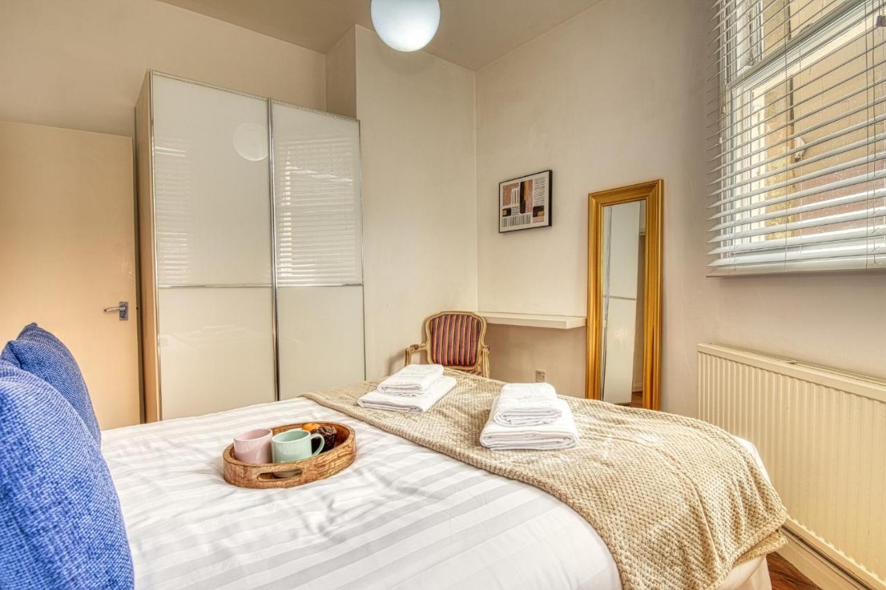 2 Bedroom Apartment In Bath City Centre With Garden & Free Parking Экстерьер фото